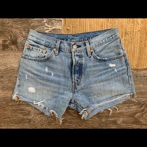 Levi Cut-Off Shorts
